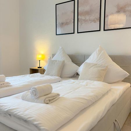 Helles City Apartment Fuer Familien & Gruppen Neu-Ulm Exteriör bild