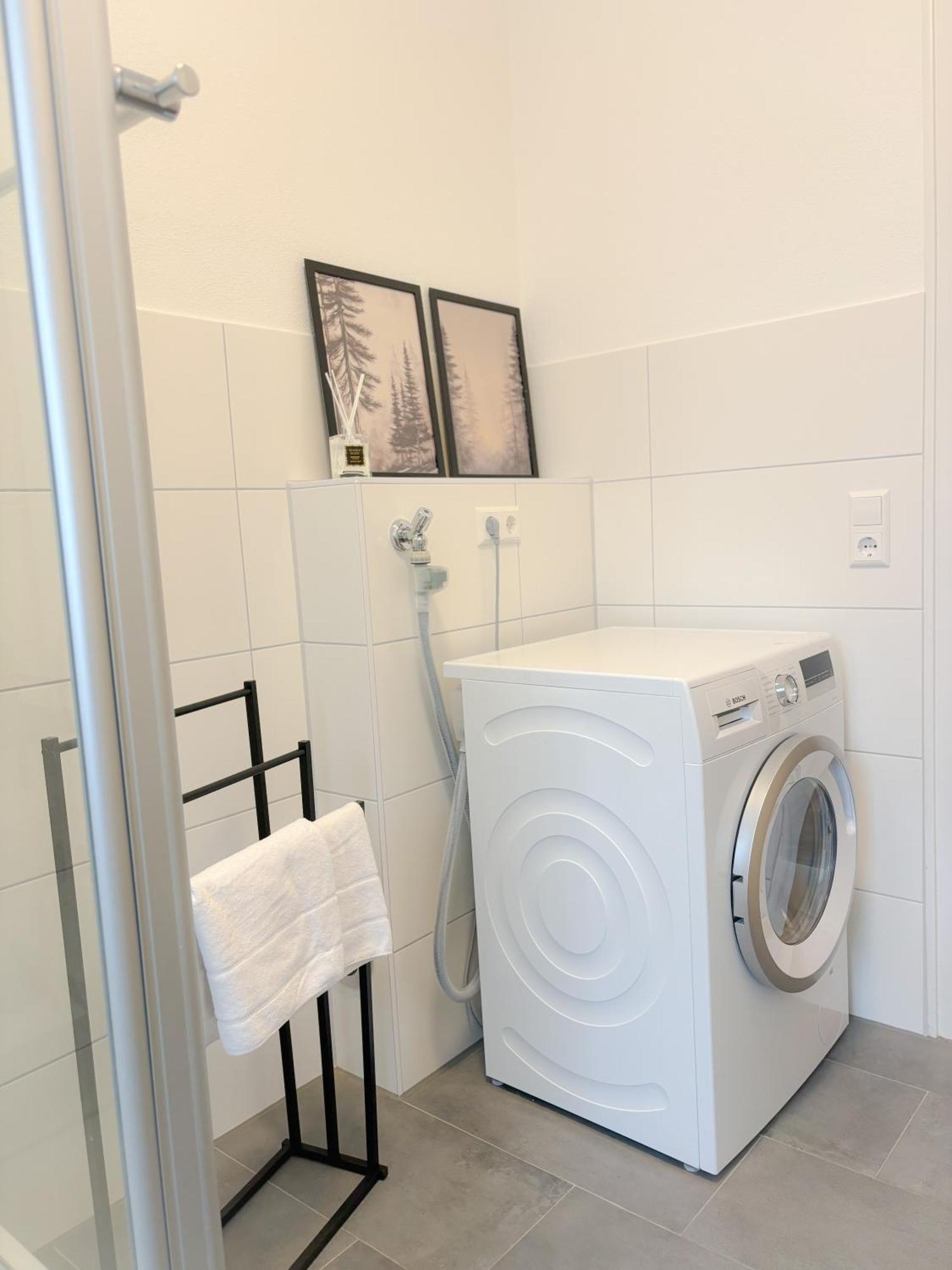 Helles City Apartment Fuer Familien & Gruppen Neu-Ulm Exteriör bild