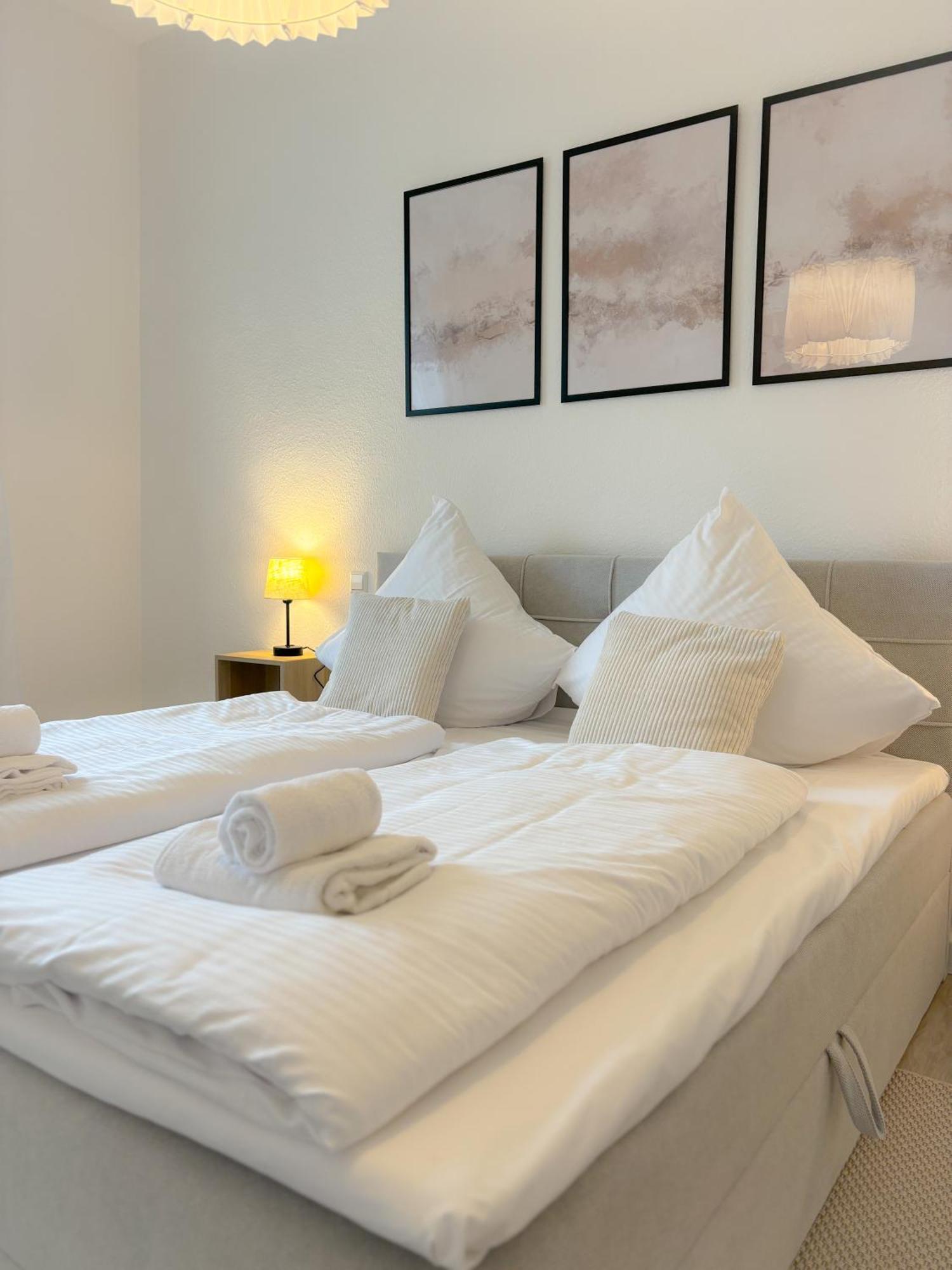 Helles City Apartment Fuer Familien & Gruppen Neu-Ulm Exteriör bild