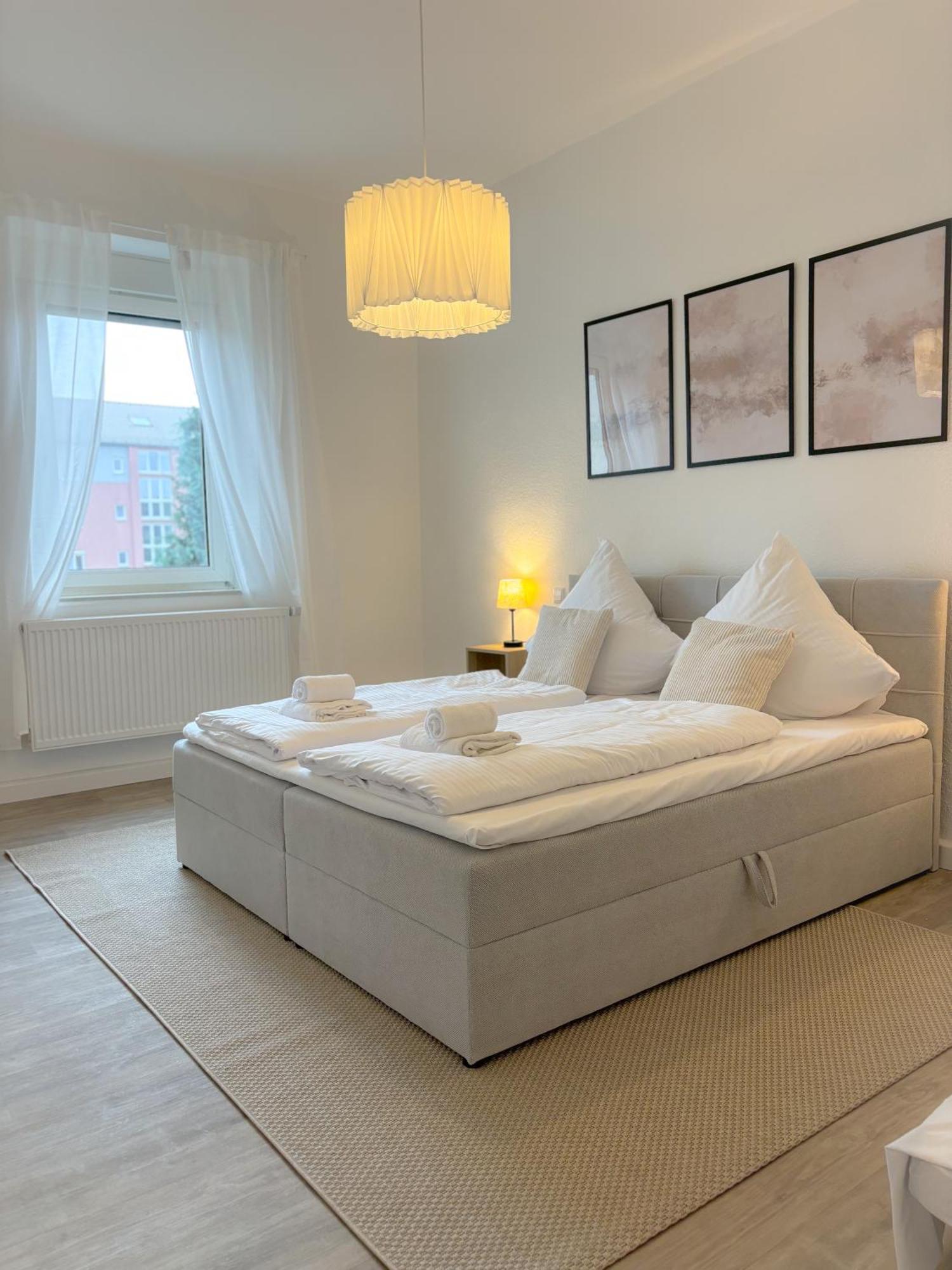 Helles City Apartment Fuer Familien & Gruppen Neu-Ulm Exteriör bild
