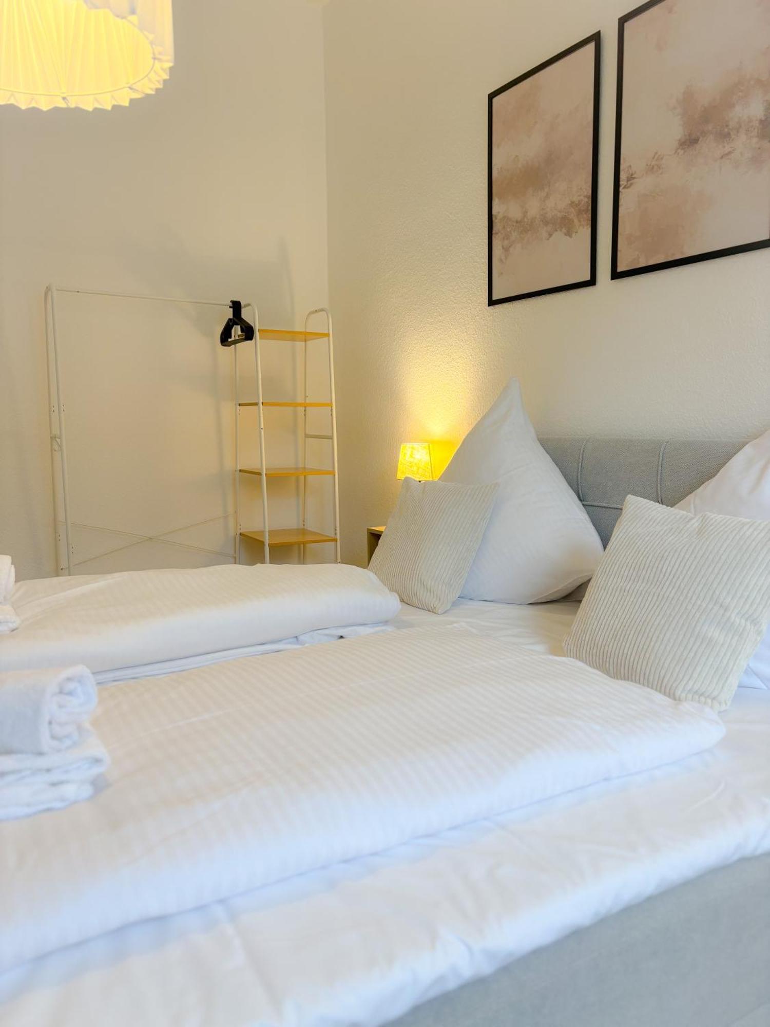 Helles City Apartment Fuer Familien & Gruppen Neu-Ulm Exteriör bild